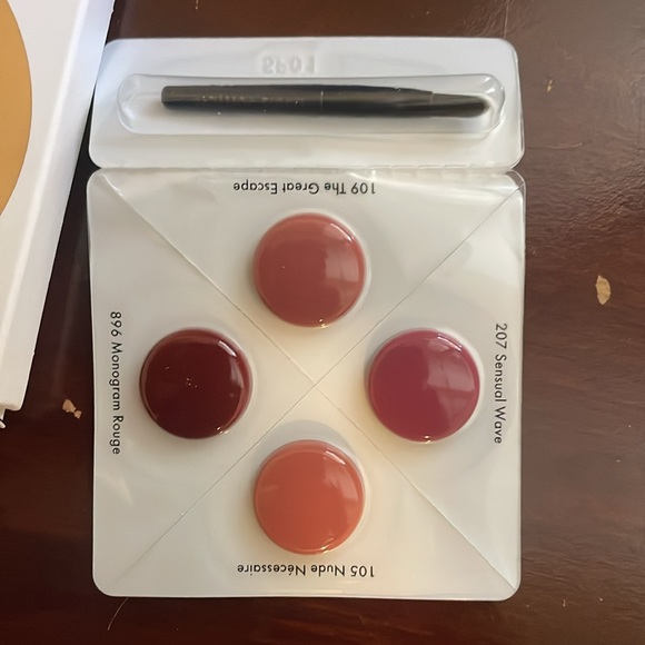 Louis Vuitton Beaute LV Rouge lipstick samples - Picture 5 of 9